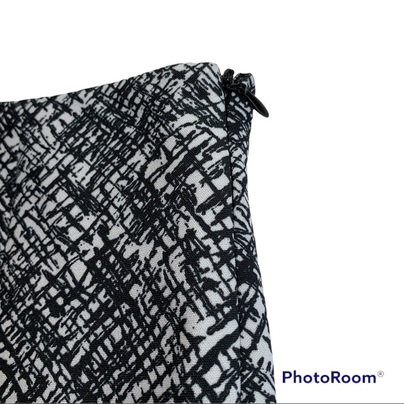 Zara Women’s Flare Black and White Mini Skirt - Picture 4 of 7